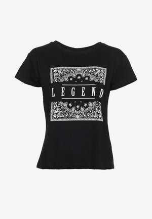 Fekete pamut póló rövid ujjakkal, kerek nyakkal, és fehér grafikai nyomattal, dekoratív mintákkal és a "LEGEND" szóval.