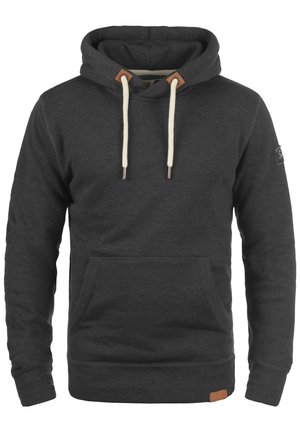 Dunkelgrauer Kapuzenpulli mit einer vorderen Tasche, verstellbaren Zugbändern und hellbraunen Lederakzenten an der Kapuze und am unteren Rand. Weicher Stoff.