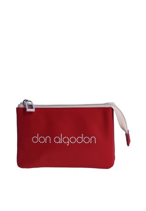 Estuche rectangular rojo con cremallera blanca y correa, con el nombre de la marca "don algodon" en texto punteado blanco en el frente.
