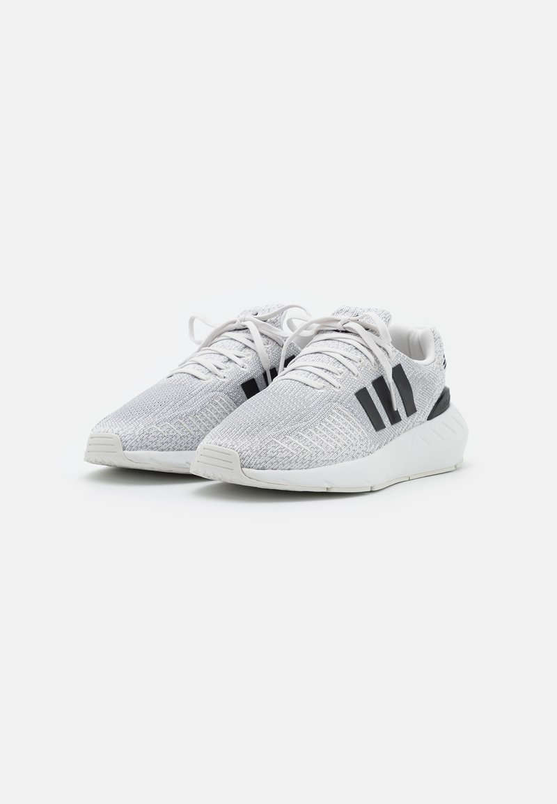 adidas Originals SWIFT RUN 22 - Tenisky - crystal white/core black/grey two