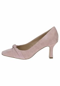 Růžová suede lodička na vysokém podpatku s špičatou špičkou a uzlovým designem vpředu; má zúžený podpatek a hladký povrch.