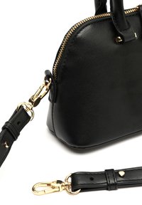 Mustan nahkainen käsilaukku pyöreällä muotoilulla, kultaisella vetoketjulla ja irrotettavalla hihnalla, jossa on napsautuskoukku ja säädettävä pituus.