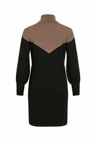 Robe tricotée avec un col montant, de longues manches bouffantes et un design en blocs de couleur avec du marron en haut et du noir en bas.