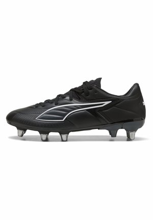 Schwarzer Fußballschuh mit Metallstollen, weißem Puma-Logo an der Seite und schwarzen Schnürsenkeln, seitlich auf weißem Hintergrund gezeigt.