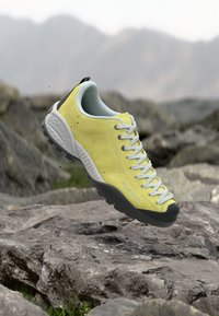 No seleccionado, canary yellow