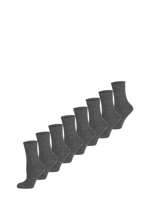 Szare skarpetki do kostek wykonane z prążkowanego dzianinowego materiału, wyposażone w wzmocniony mankiet i bezszwowy palec, ułożone w rzędzie na białym tle.