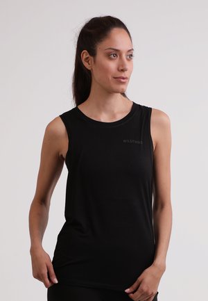 Schwarzes ärmelloses Tanktop mit Rundhalsausschnitt und weicher Textur, das auf der Brust einen kleinen Logo-Text "WILDTHING" aufweist.