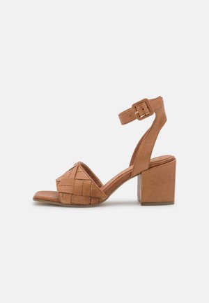 BY GUIDO MARIA KRETSCHMER - Sandales - cognac