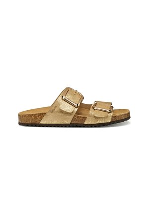Sandalo a ciabatta color oro con due fibbie regolabili e sottopiede in sughero su una suola piatta nera.