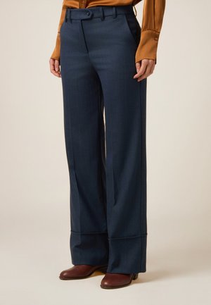 CON RISVOLTO - Pantalones - blu