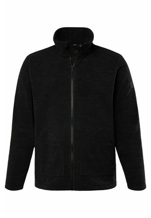 Chaqueta de forro polar negra con cremallera, cuello alto, dos grandes bolsillos laterales y un tejido texturizado para mantener el calor. Presenta un discreto logo de la marca en la manga.