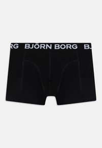 Fekete boxer alsónadrág puha anyagból, fehér elasztikus derékrésszel, rajta "BJÖRN BORG" logóval, lapos varrásokkal és domború zsebbel.
