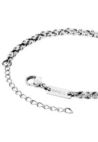 Brazalete de plata con diseño de eslabones circulares, acabado pulido, con un cierre tipo langosta y una etiqueta grabada con "BREIL". Acento de cadena texturizada.