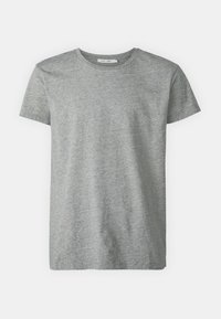 T-shirt en coton gris clair à manches courtes, col rond, présenté à plat sur fond blanc.