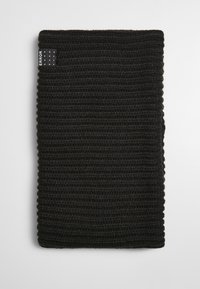 Pungă neagră tricotată cu textură ribbed, având un mic eticheta cu puncte și cuvântul "ERROR" în alb. Formă rectangulară.