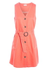 Robe corail avec un décolleté en V profond, boutons sur le devant, poches latérales et une ceinture assortie avec une boucle ronde. Fabriquée en tissu texturé.