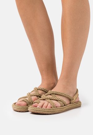 BEJ - Sandály s odděleným palcem - beige