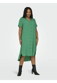 ONLY Carmakoma CARNEWDENIZIA SS CALF  - Rochie tip cămașă - green bee