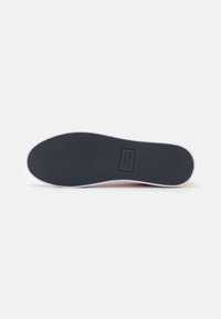 Tommy Hilfiger Tossud - rich ochre