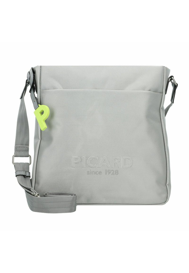 Borsa a messaggero grigia con tessuto testurizzato, tracolla regolabile, tasca frontale e un accento in silicone verde a forma di lettera 'P'. Design durevole e moderno.