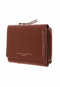 Portefeuille en cuir marron à finition brillante, logo doré et fermeture éclair. Design compact avec emplacements pour cartes et rabat pliable pour plus de commodit é.