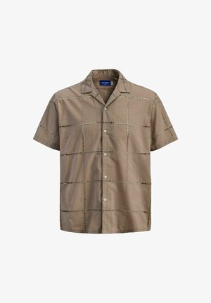 Beige Kurzarmhemd mit einem Karomuster in einer dunkleren Nuance, ausgestattet mit einem kragenlosen Ausschnitt und Knopfverschlüssen.