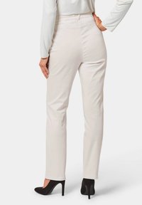 GOLDNER SCHLUPF LOUISA  - Pantalon classique - cream white