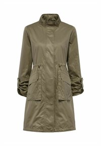 Jasnozielona, lekką kurtka z wysokim kołnierzem, dwoma przednimi kieszeniami i podwiniętymi rękawami. Gładki materiał o oddychającej strukturze.