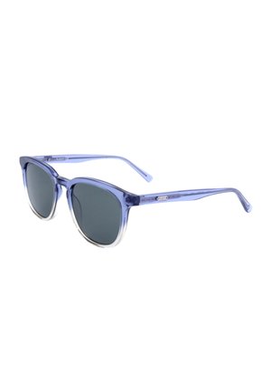 Occhiali da sole con montatura azzurra trasparente, lenti scure e aste sottili, mostrati in vista laterale inclinata su sfondo bianco.
