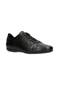 Scarpe in pelle nera con finitura liscia, caratterizzate da punta arrotondata, chiusura con lacci e dettagli rigati verticali sui lati. Suola flessibile.
