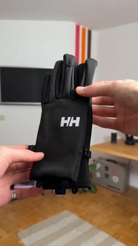 Luvas pretas feitas de um tecido liso e elástico, com o logótipo HH. Apresentam um ajuste justo e tiras ajustáveis no pulso.