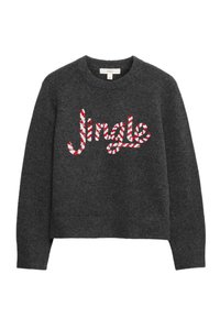 Grauer Strickpullover mit dem Wort "Single" in festlichen rot-weißen Zuckerstangenstreifen, runder Ausschnitt und langen Ärmeln.