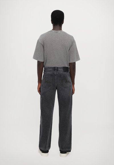 Evisu RONT PANEL - Traperice opuštenog kroja - black