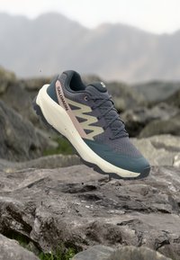 Kijelölve, excalibur/vanilla ice/shadow gray