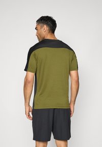 Champion C-TECH COLORBLOCK CREWNECK  - Sport T-shirt - khaki