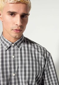 Next REGULAR FIT - EDIT BOXY SHORT SLEEVE CHECK - Hemd - grey