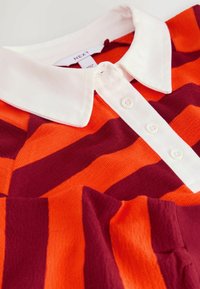 Unselected, burgundy red orange