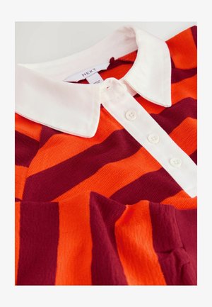 Kurzärmliges Poloshirt mit weißem Kragen, versehen mit orange- und burgunderfarbenen Streifen sowie fünf Knöpfen auf der Vorderseite, aus weichem strukturiertem Stoff.