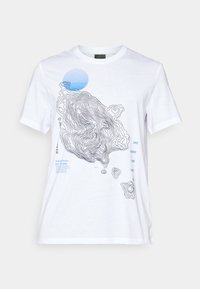 EXPLORE GRAPHIC TEE - Print T-shirt - white/blue shadow