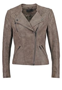 Chaqueta de motorista de cuero sintético color topo con cremallera asimétrica en el frente, bolsillos con cremallera y detalles cosidos en los hombros y las mangas.