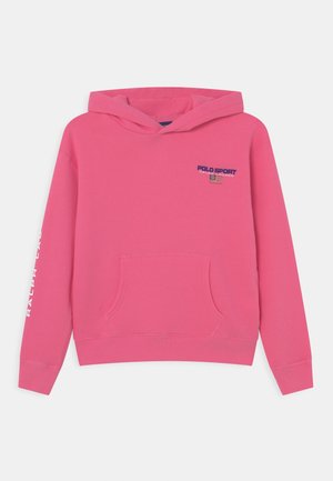 Sudadera con capucha rosa de algodón, con un bolsillo frontal, capucha con cordón y el logo "POLO SPORT" con una pequeña bandera en el pecho.