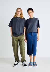 Jack & Jones PREMIUM JPRBLAHARVEY TEE UNISEX - Paprasti marškinėliai - asphalt