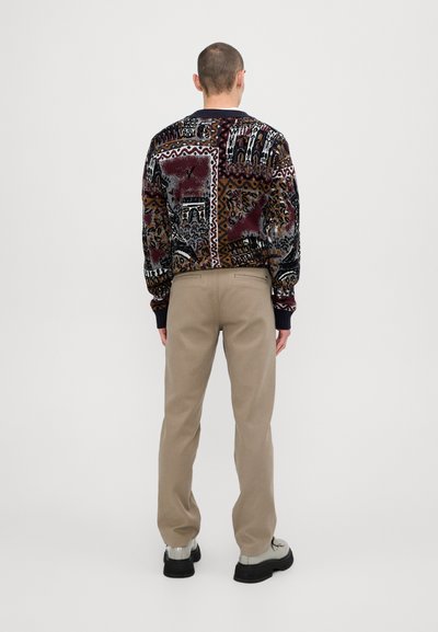 Emporio Armani PANTALONI - Chinos - incenso