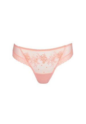 Rosa Spitzen-String mit floraler Stickerei, transparenten Netzpaneelen, gewellten Kanten und einem glatten Bund. Weiche Textur und detaillierte Akzente.