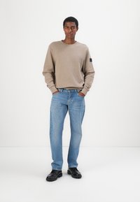 TOM TAILOR STRUCTURED CREW NECK - Sweatshirt - palm cashmere structure