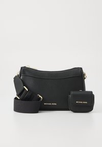 Geantă neagră din piele, tip crossbody, cu o suprafață texturată, accente din metal auriu și curea ajustabilă; include un mic pouch asortat.