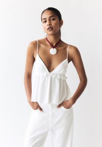 PULL&BEAR RUFFLED STRAPPY  - Débardeur - white
