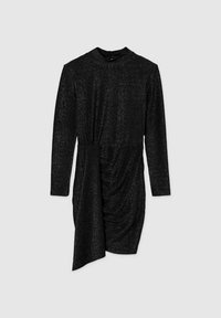 Svart långärmad miniklänning med glittrande tyg, hög krage, asymmetrisk drapering och rynkad midja på en ljusgrå bakgrund.