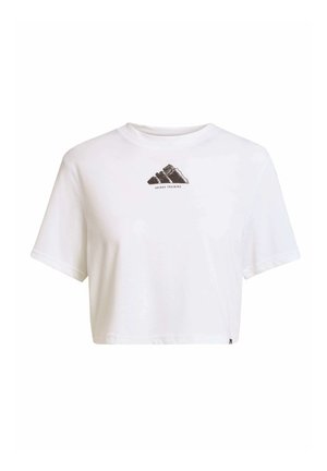 Bílé zkrácené tričko vyrobené z bavlny s kulatým výstřihem. Na hrudi se nachází černé grafické logo s nápisem "ADIDAS TRAINING". Krátké rukávy.