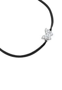 Schwarzes geflochtenes Armband aus Schnur mit einem Schmetterlingsverschluss, der mit klaren Edelsteinen verziert ist, und einem eleganten, modernen Design.